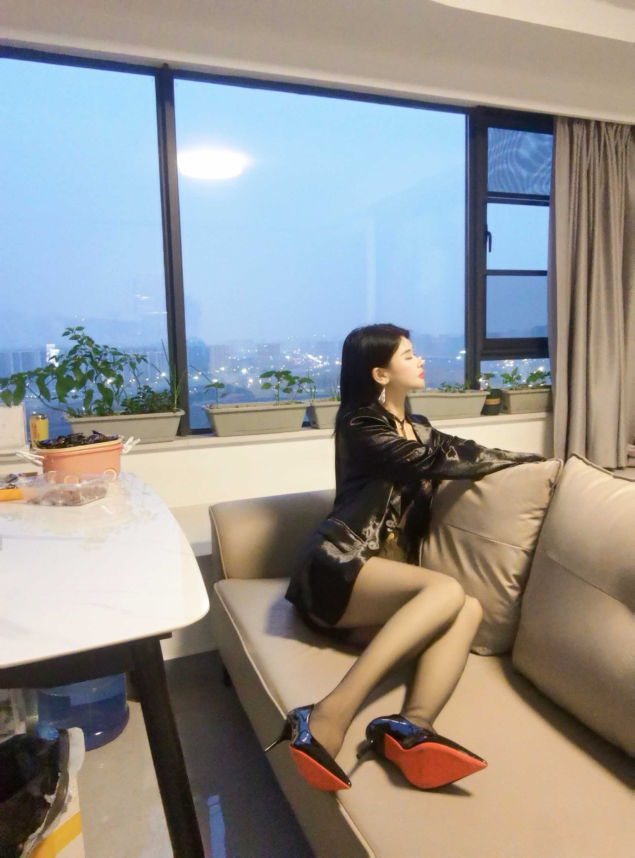 上城性感长腿小野猫