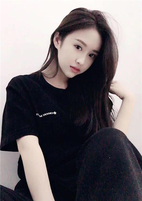 外表清纯，内心Sao浪的果果